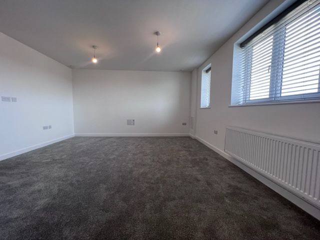 Property photo 3 of 7 Living Room