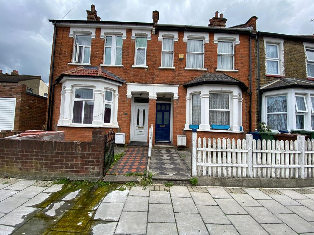 Property photo 1 of 10 Thomson Road, Harrow, Middlesex Ha3
