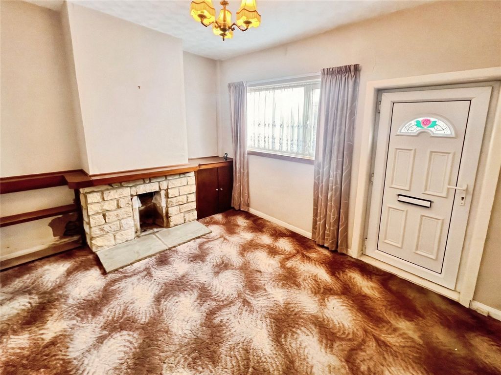 Property photo 3 of 13 Lounge