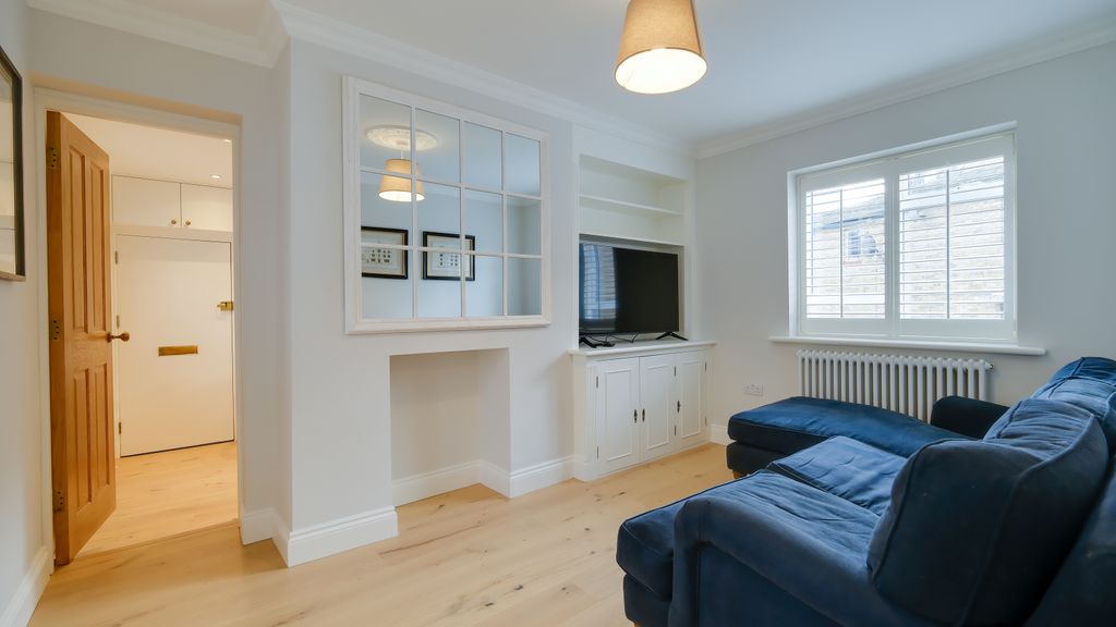 Property photo 2 of 11 Flat 2, 10 Hermit Street, Clerkenwell, London, Ec1V 7Nr