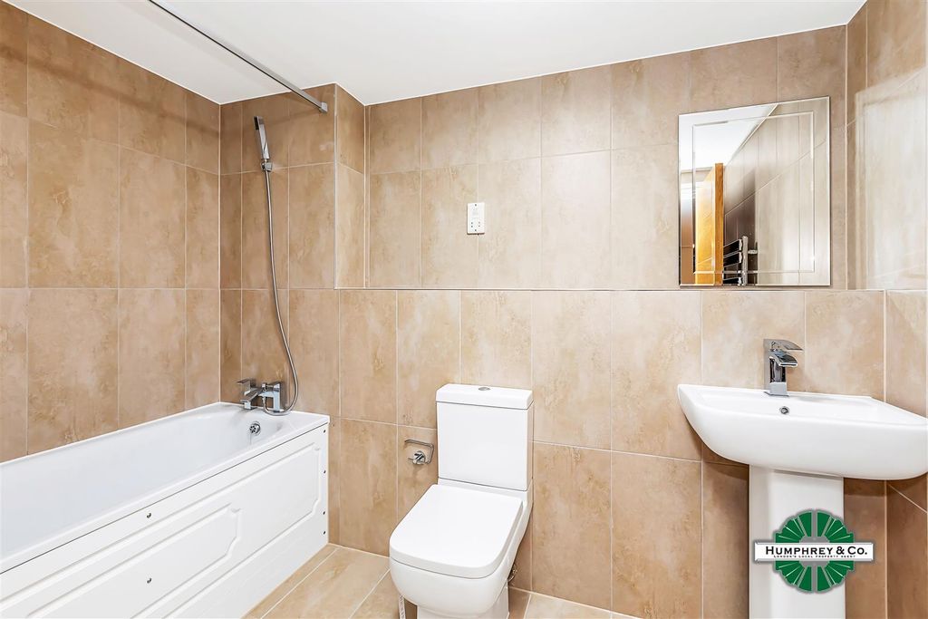 Property photo 1 of 5 3, 14 Cameron Road -008.Jpg