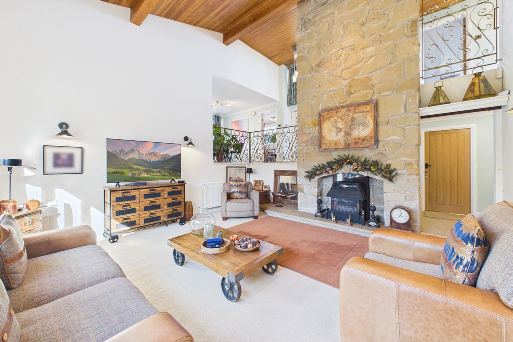 Property photo 3 of 32 Living Room