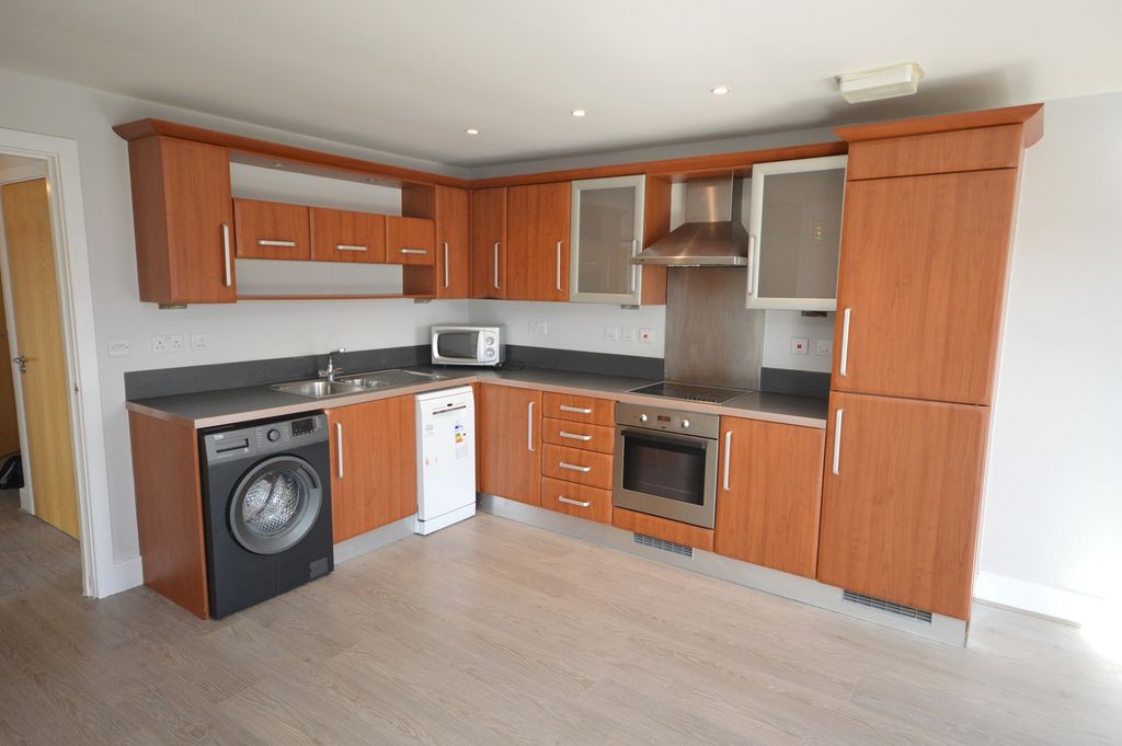 Property photo 3 of 11 Kitchen Area x