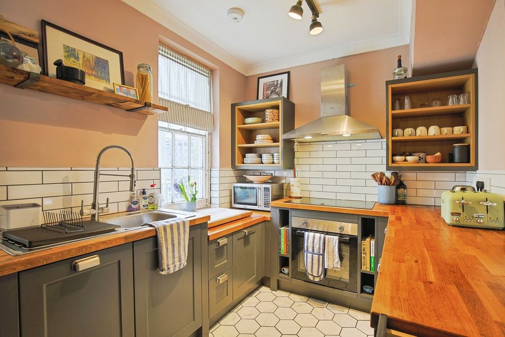 Property photo 2 of 15 Pbox-Img.Jpg