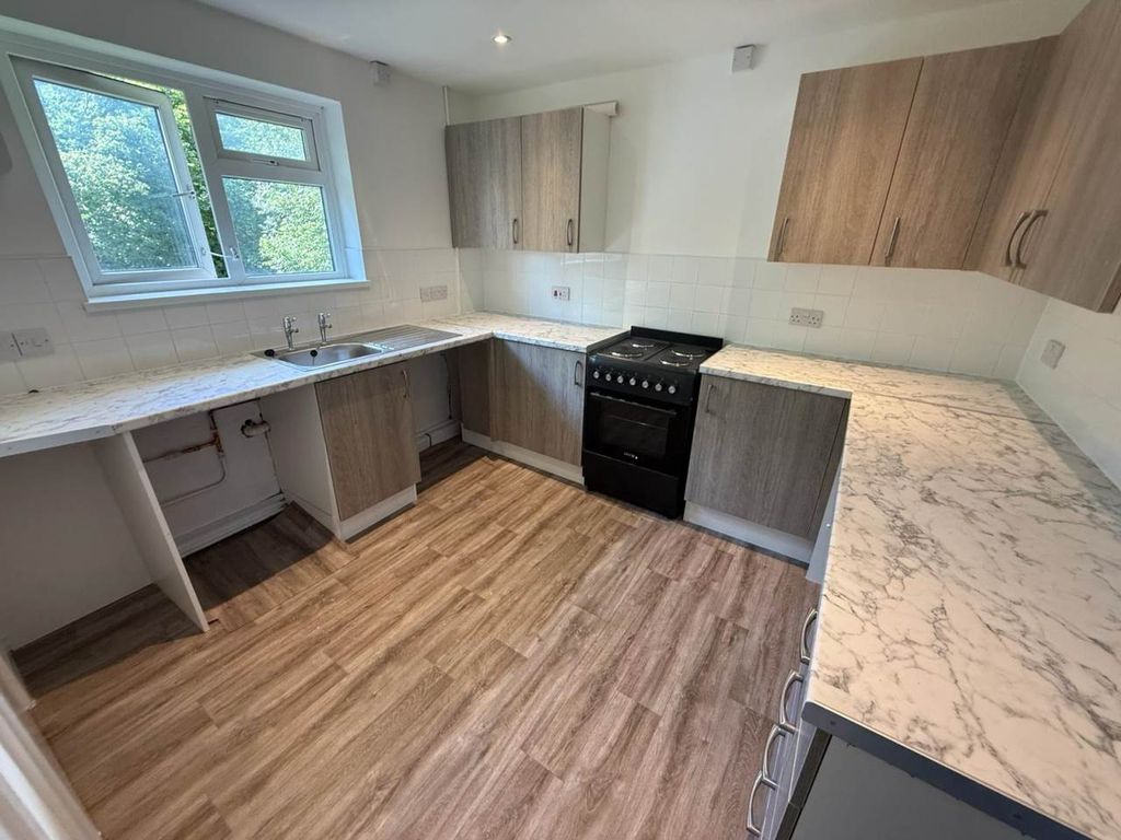 Property photo 3 of 13 Kitchen