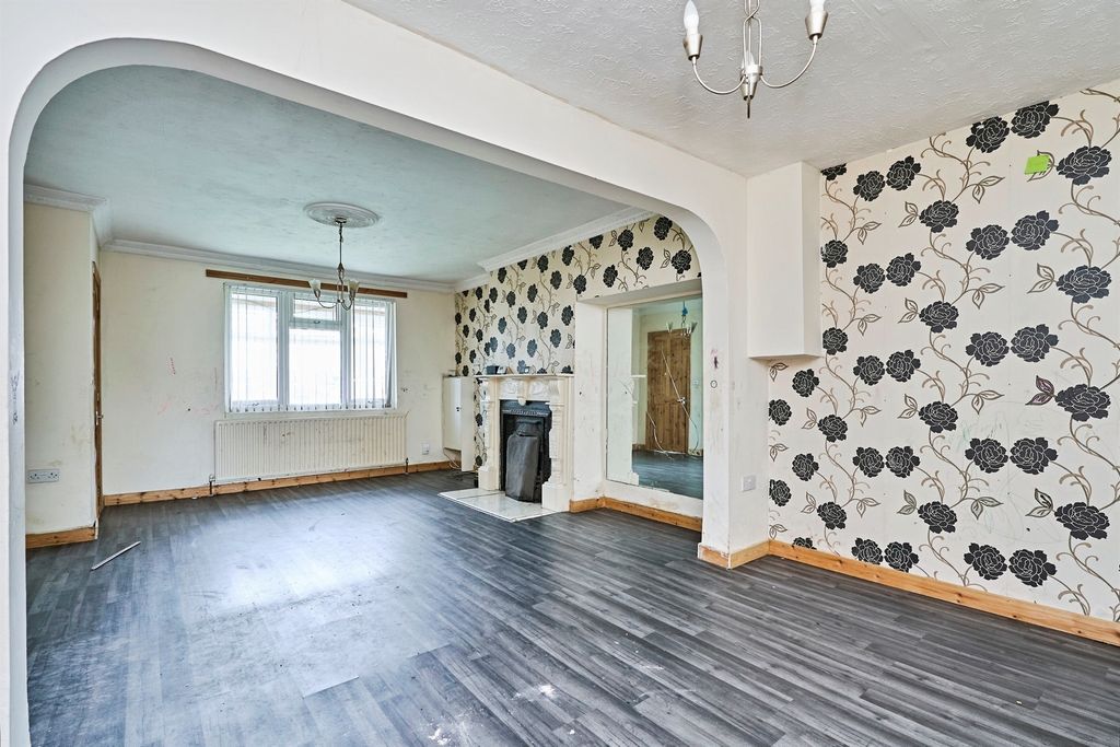 Property photo 3 of 20