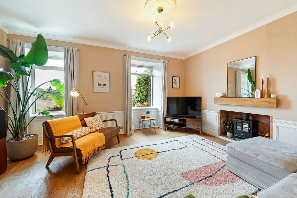 Property photo 3 of 33