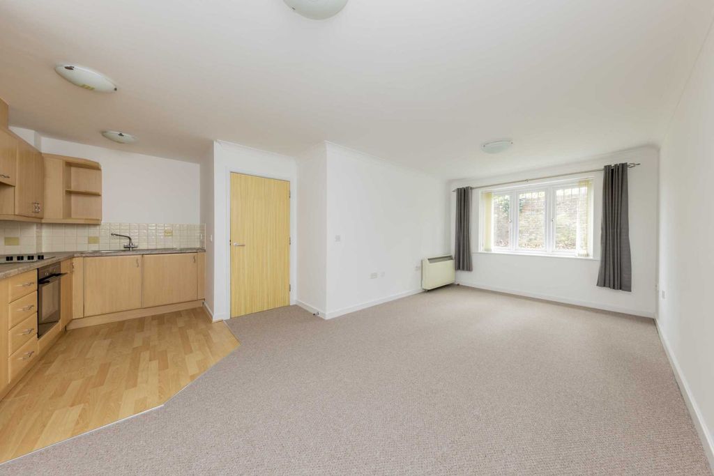 Property photo 2 of 9