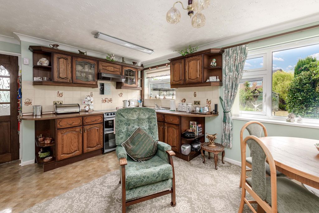 Property photo 3 of 28