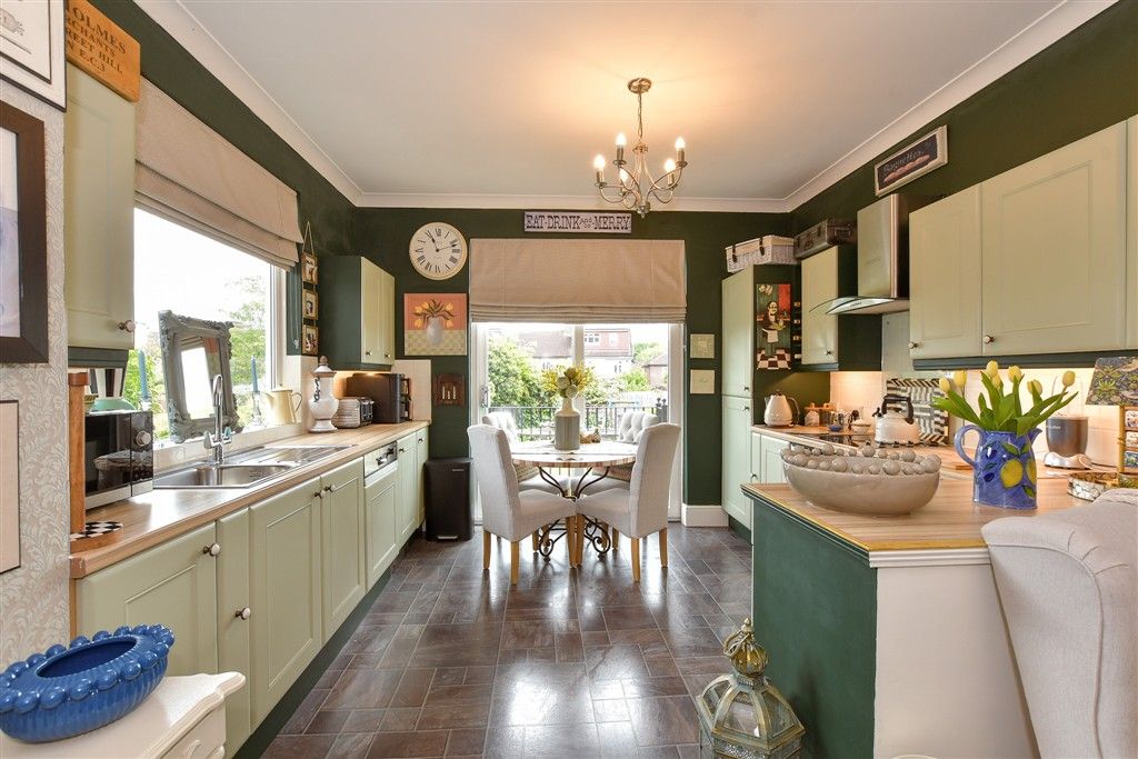Property photo 3 of 14 Kitchen