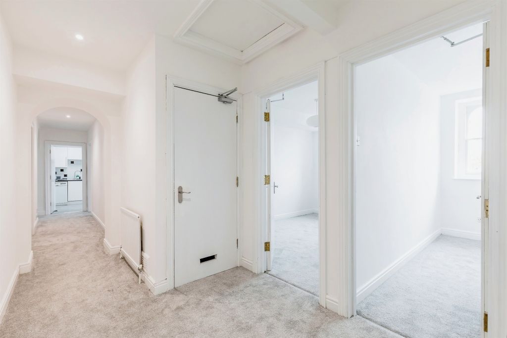 Property photo 2 of 9 Hallway