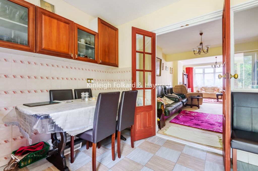 Property photo 3 of 6 1d693305-A346-494c-B
