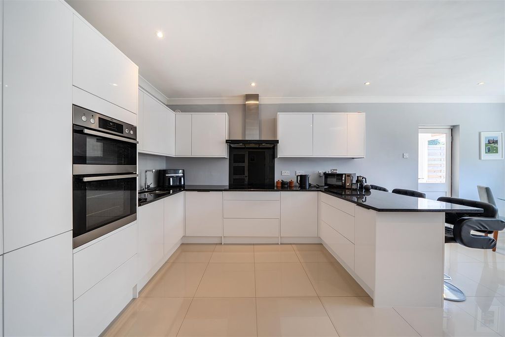 Property photo 3 of 17 1482301-7-6A3d3Bff6E716.Jpg