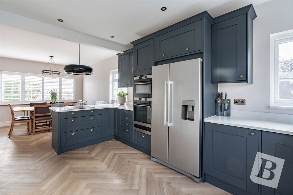 Property photo 3 of 24 Kitchen