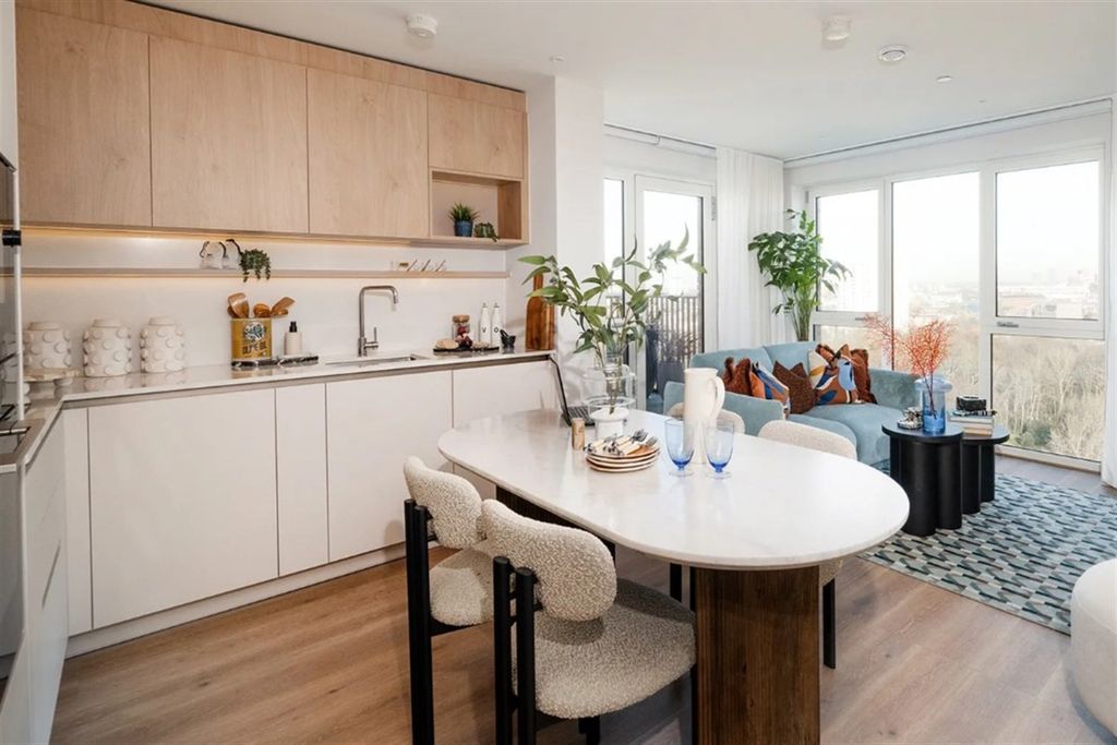 Property photo 1 of 12 (Main)