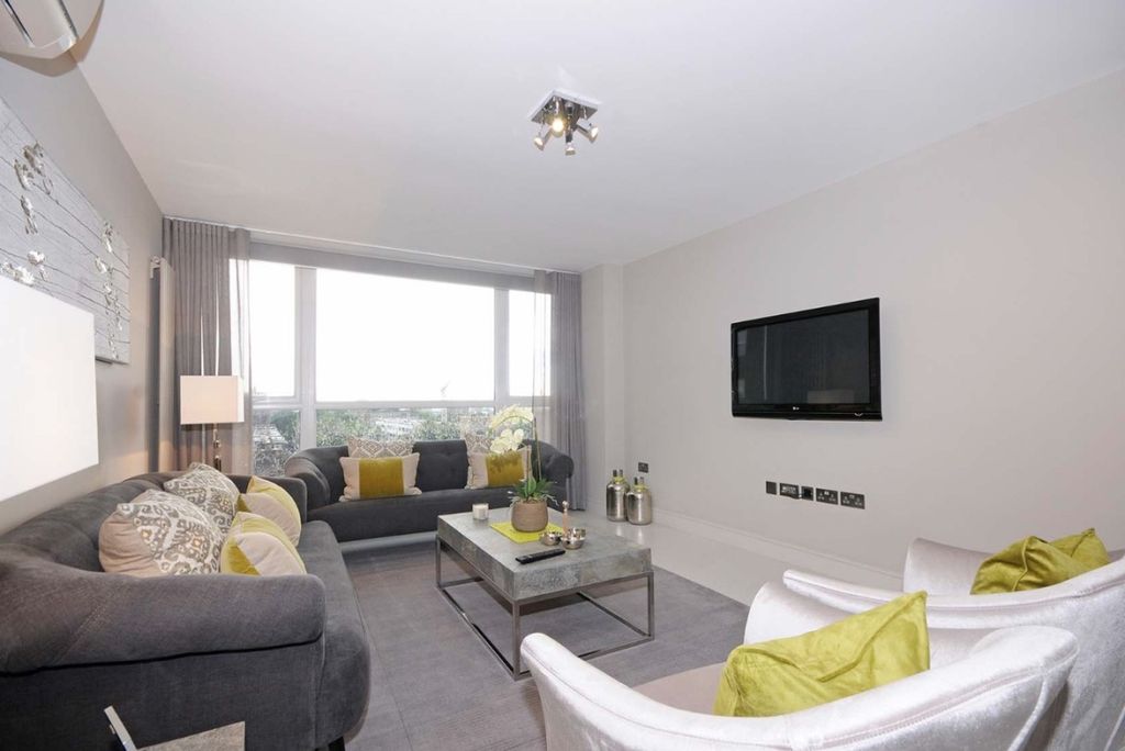 Property photo 3 of 9