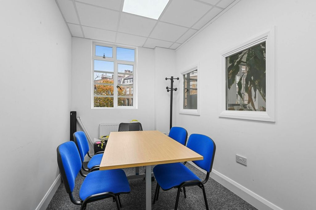 Property photo 3 of 4 Meeting Room