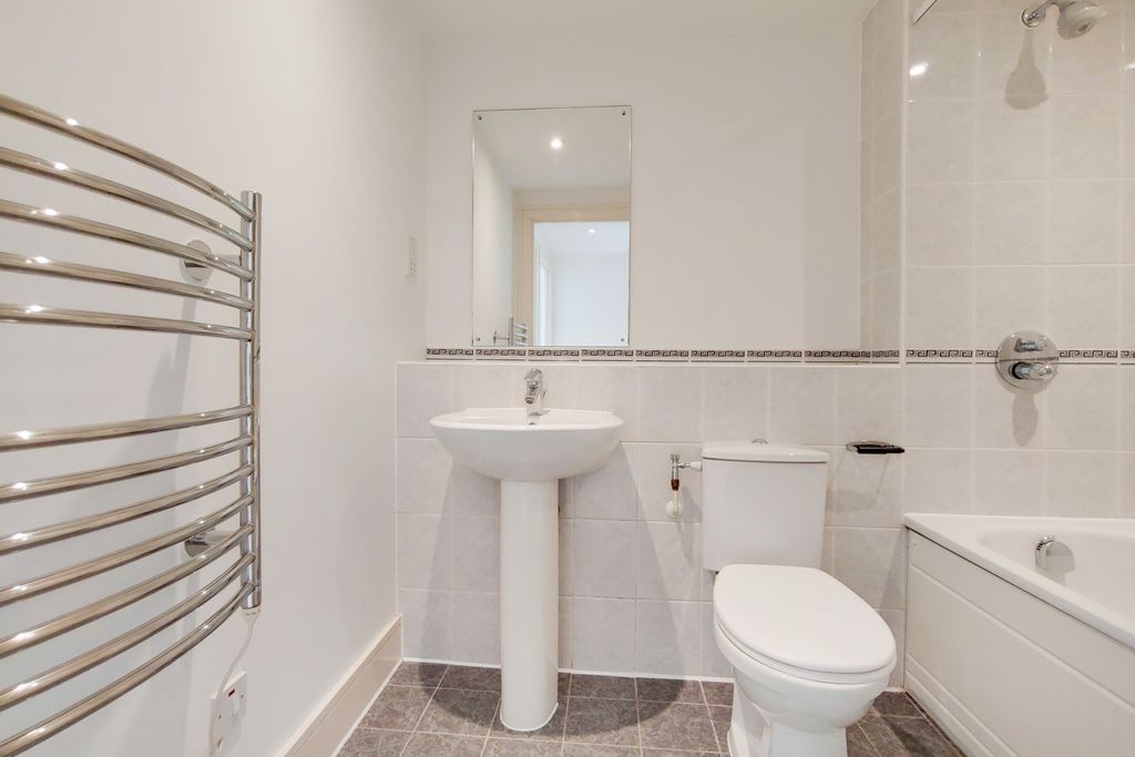 Property photo 3 of 21 Bathroom