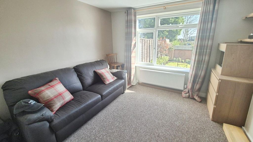 Property photo 3 of 23 Lounge