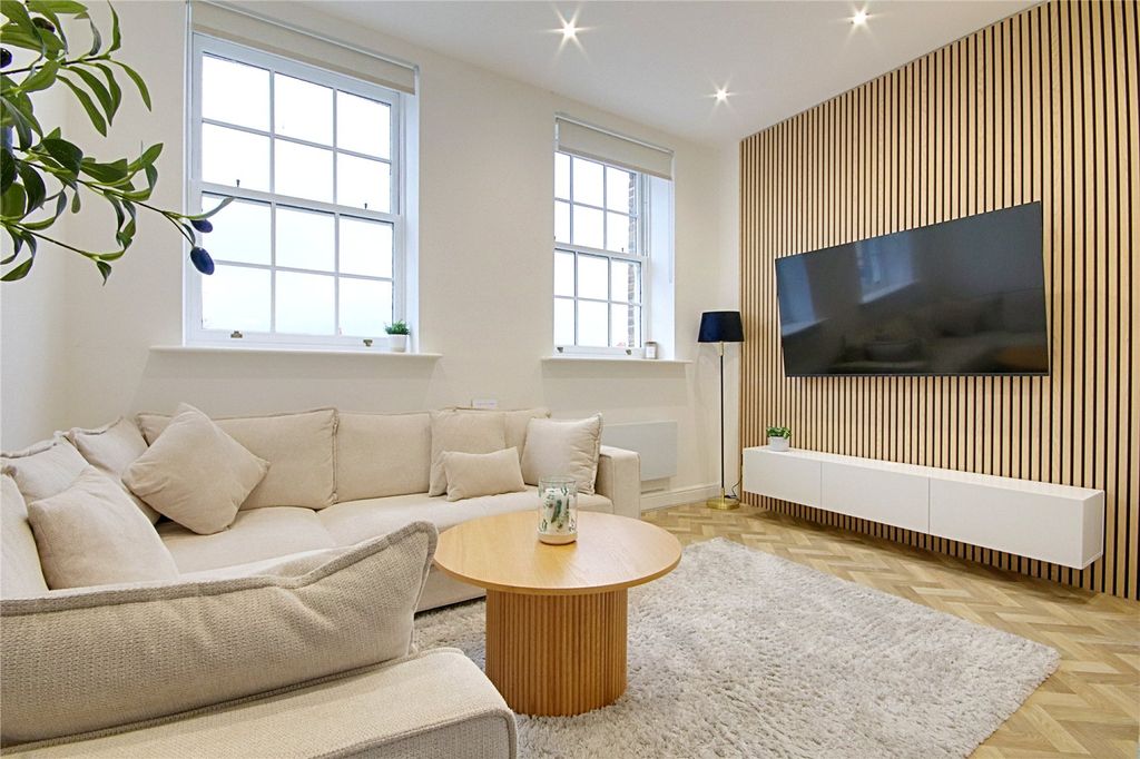 Property photo 2 of 17 Picture No. 10