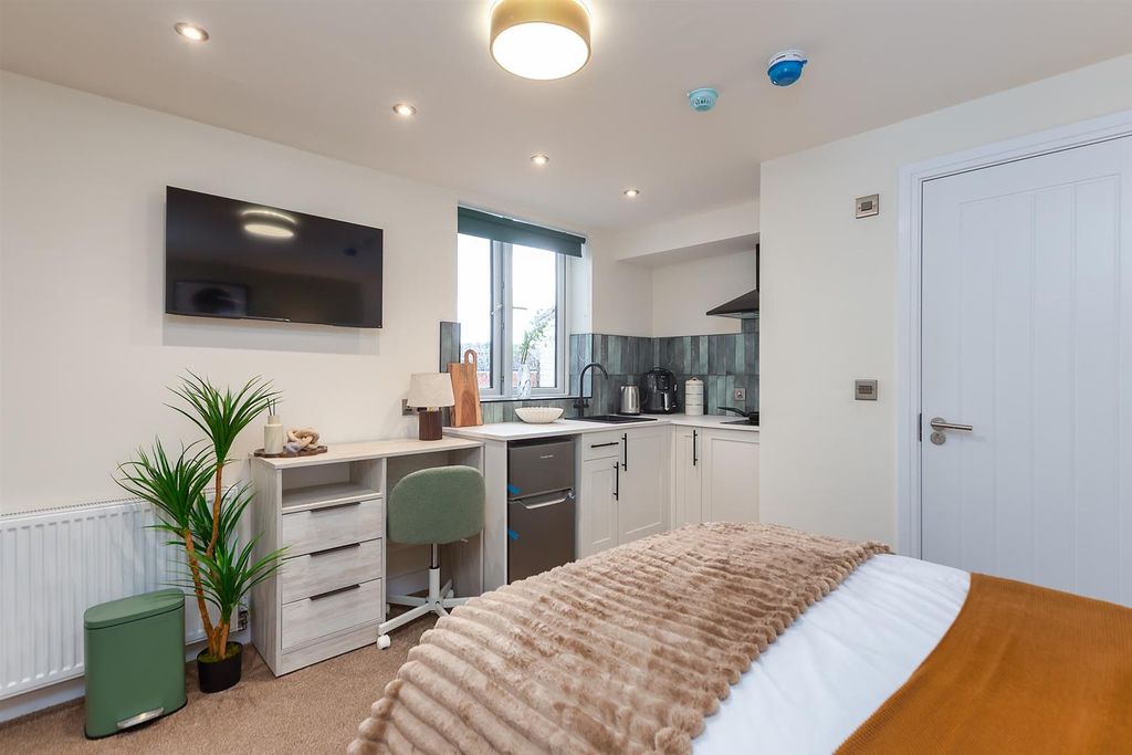 Property photo 3 of 13 Bed 4 01.Jpg