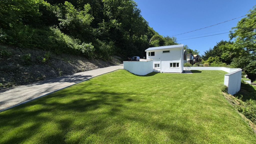 Property photo 2 of 25
