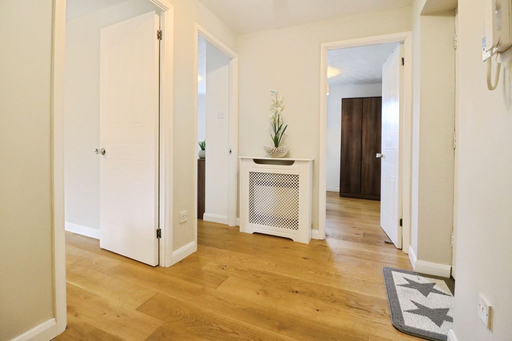 Property photo 3 of 19 Photo 8