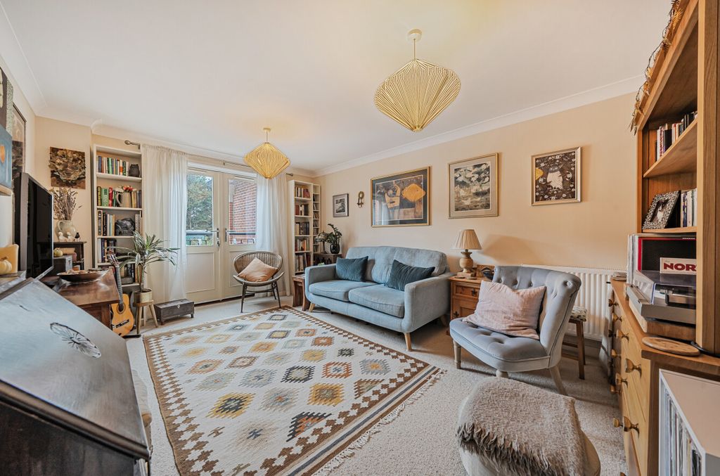 Property photo 2 of 12 1382373-19-691c8F...