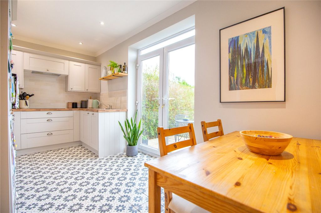 Property photo 2 of 23 Picture No. 17