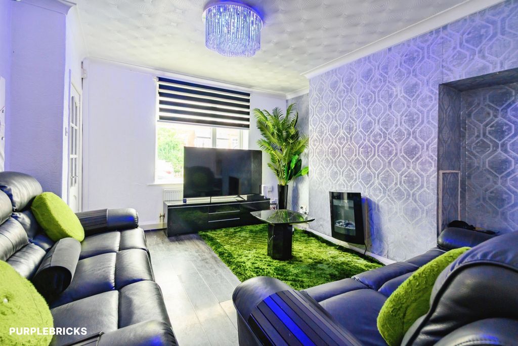 Property photo 3 of 26 Lounge