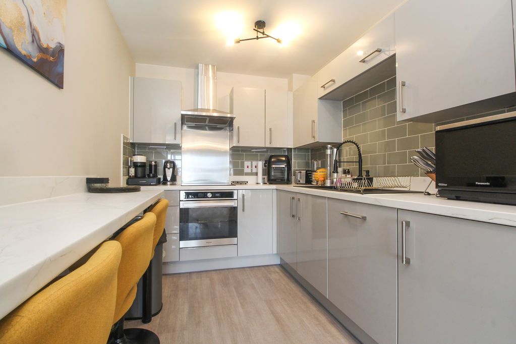 Property photo 2 of 10 Kitchen