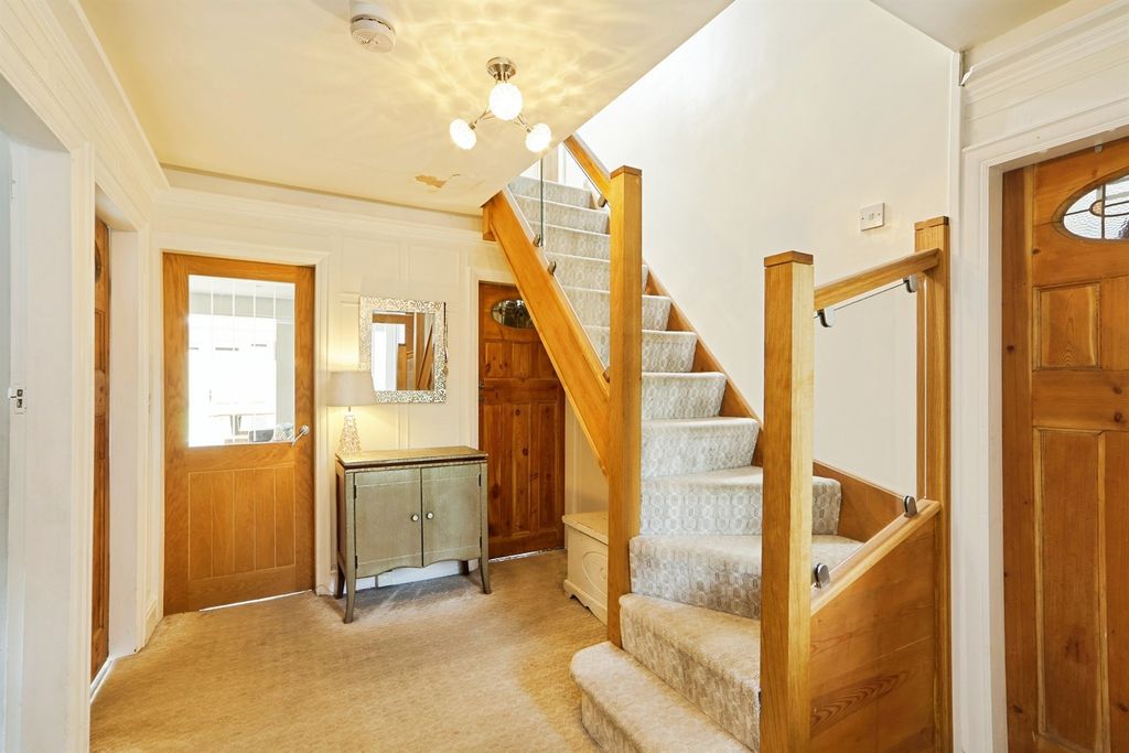 Property photo 2 of 27