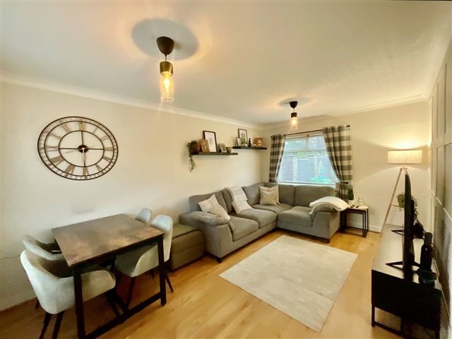 Property photo 3 of 21 Lounge