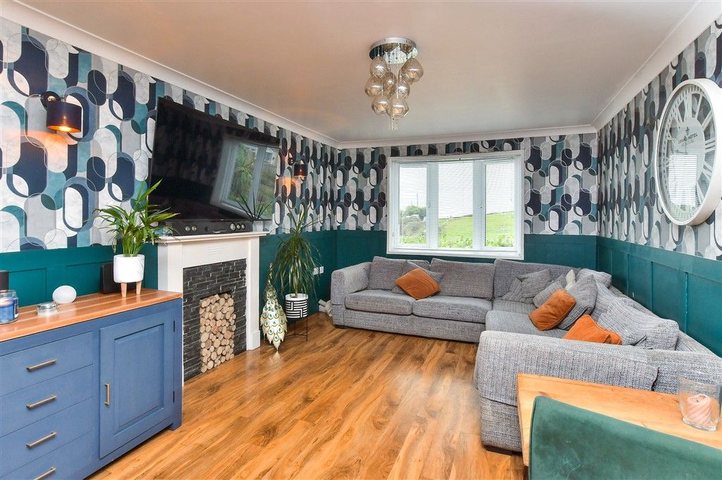 Property photo 3 of 13 Lounge/ Dining Area