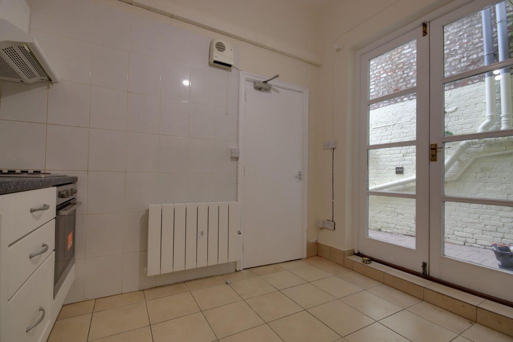 Property photo 3 of 9 Kitchen