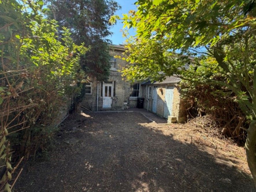 Property photo 2 of 21