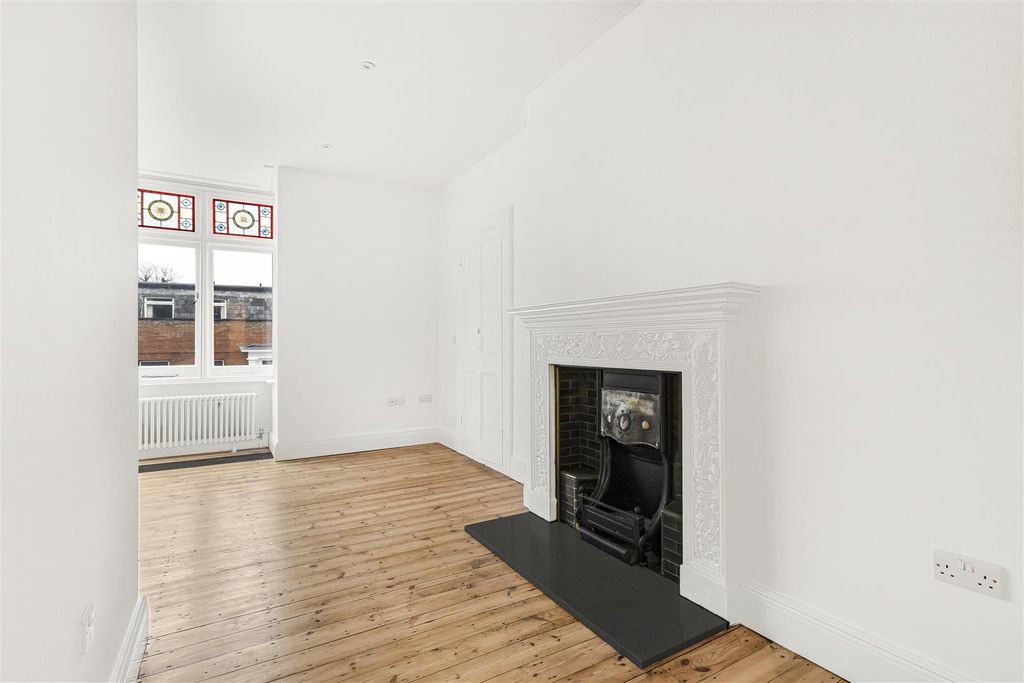 Property photo 3 of 16 5_44033.Jpg