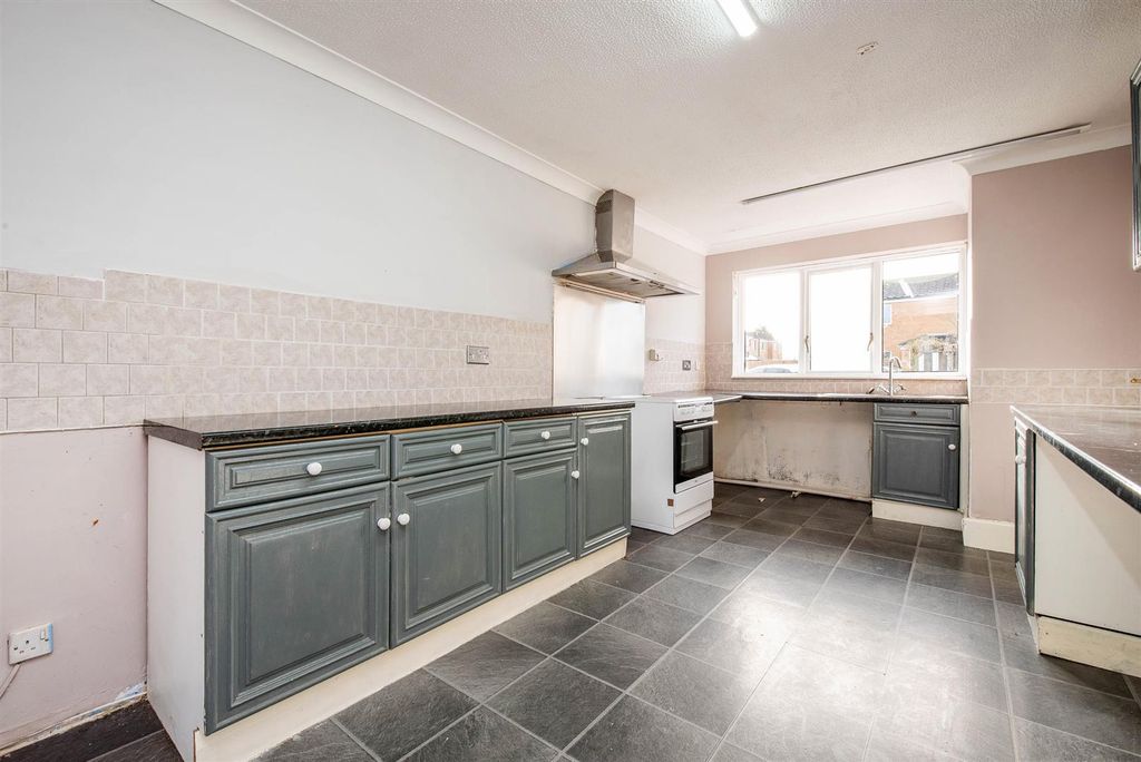 Property photo 3 of 22 Kitchen