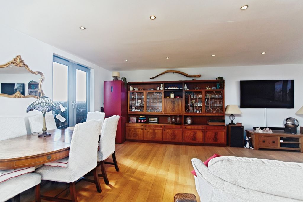 Property photo 2 of 15 Pbox-Img.Jpg