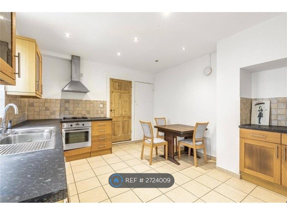 Property photo 3 of 9 Kitchen 2