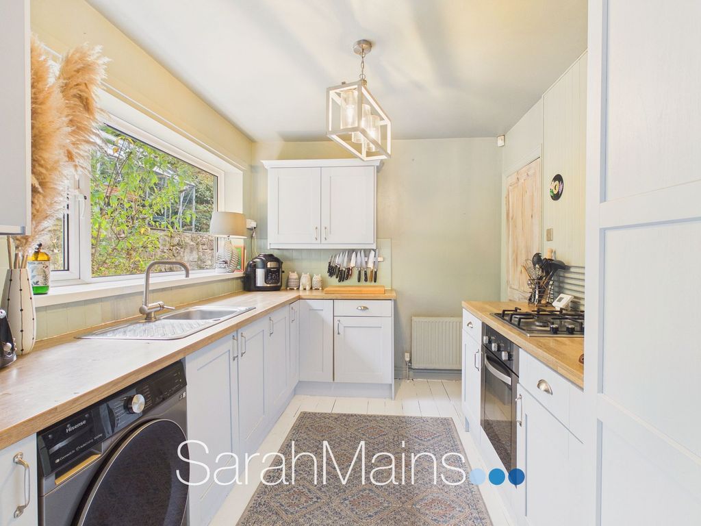 Property photo 3 of 14 Kitchen