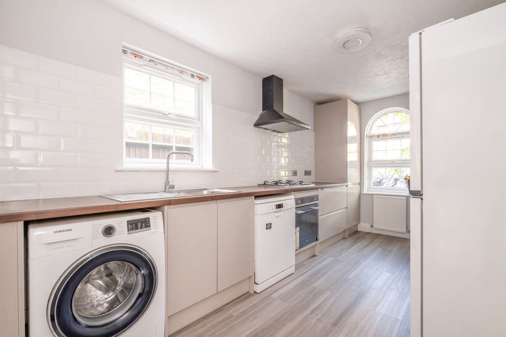 Property photo 2 of 13 .