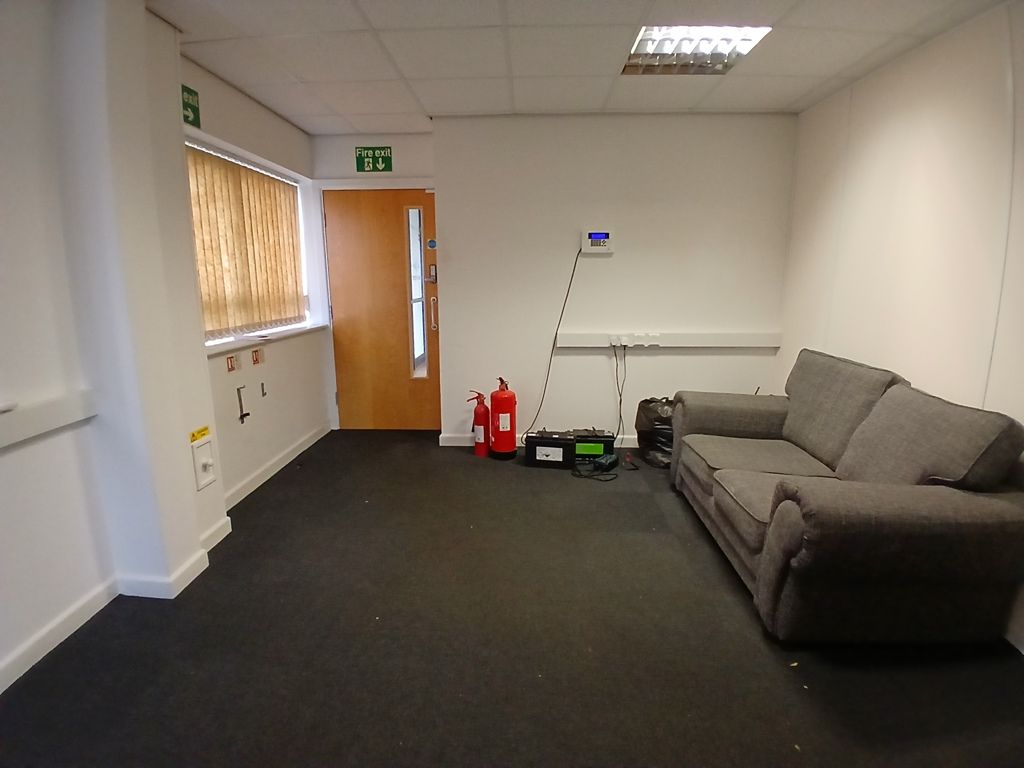 Property photo 3 of 9 Photo 8