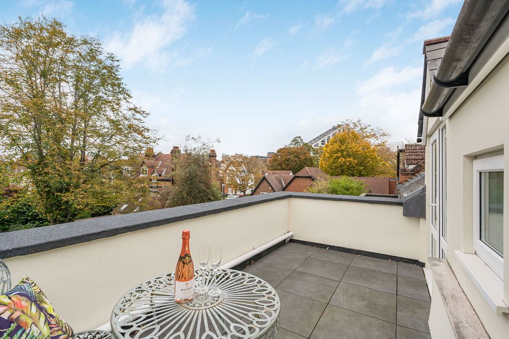 Property photo 3 of 31