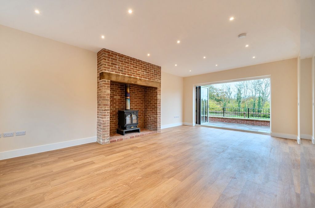 Property photo 2 of 36 1372929-22-69023B...