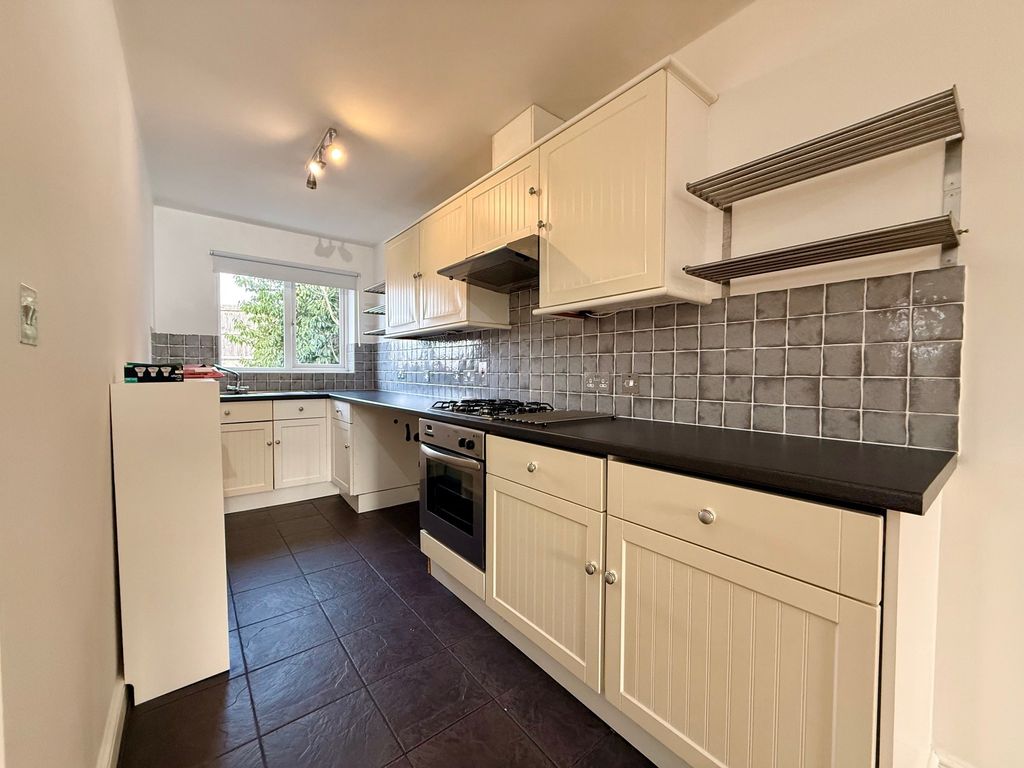 Property photo 3 of 6 Kitchen