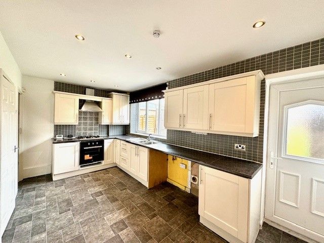 Property photo 2 of 12 Kitchen