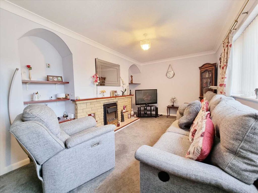 Property photo 2 of 13 Lounge: