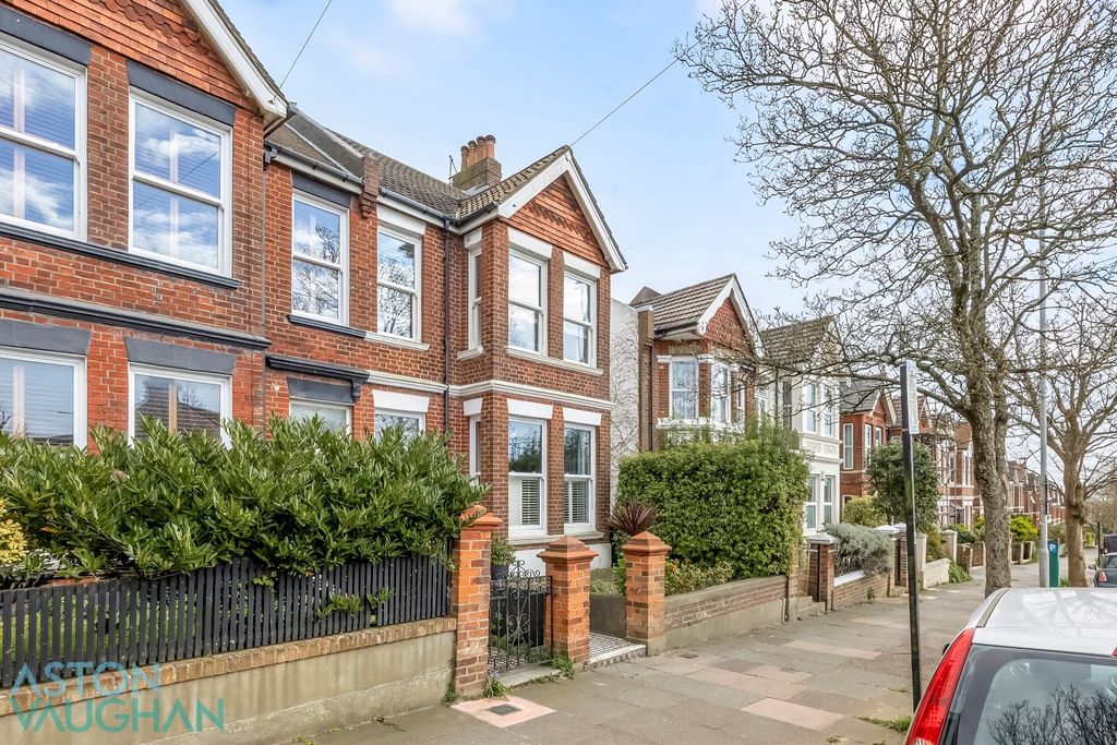 Property photo 2 of 12 5042621