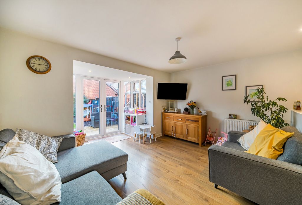 Property photo 2 of 23 1377012-9-6912256...